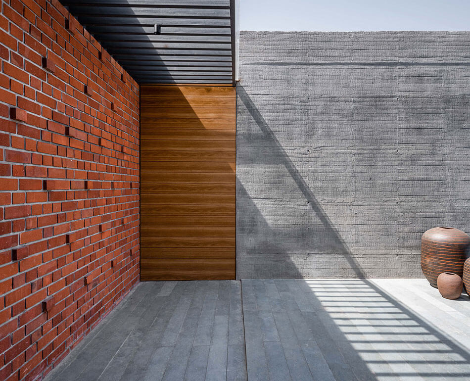 The Weave House / The BAD Studio - Interior Photography, Table, Chair, Brick